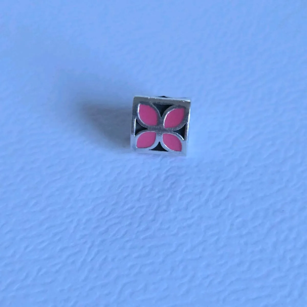 Pandora flower charm enamel pink - Image 2