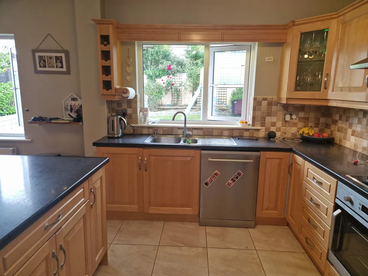 Solid wood kitchen and all appliances - Image 3