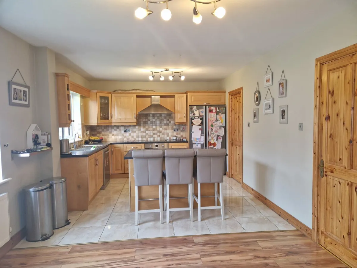 Solid wood kitchen and all appliances - Image 1