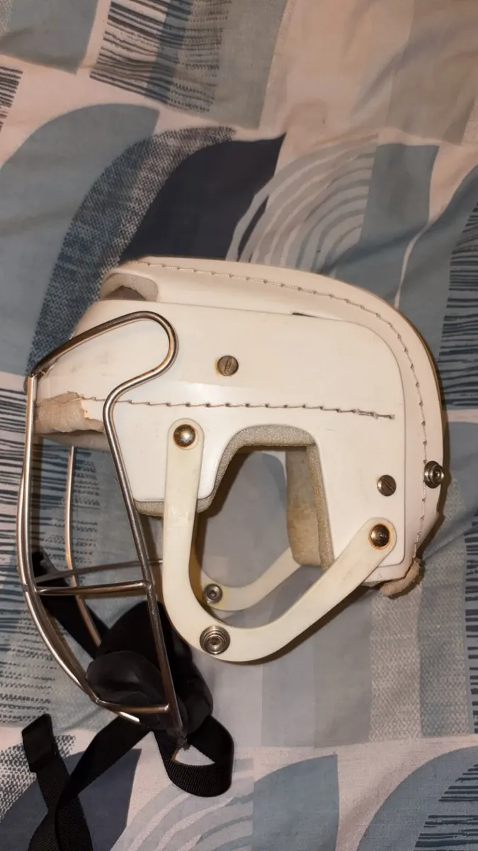 Gola helmet - Image 3