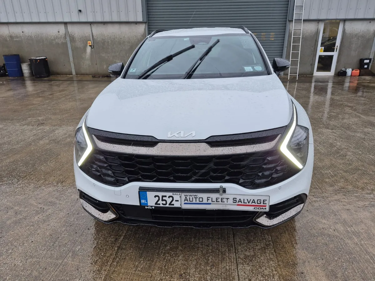 252 KIA SPORTAGE 4x4 1.6 PHEV PLUG-IN ANNIVERSARY - Image 2