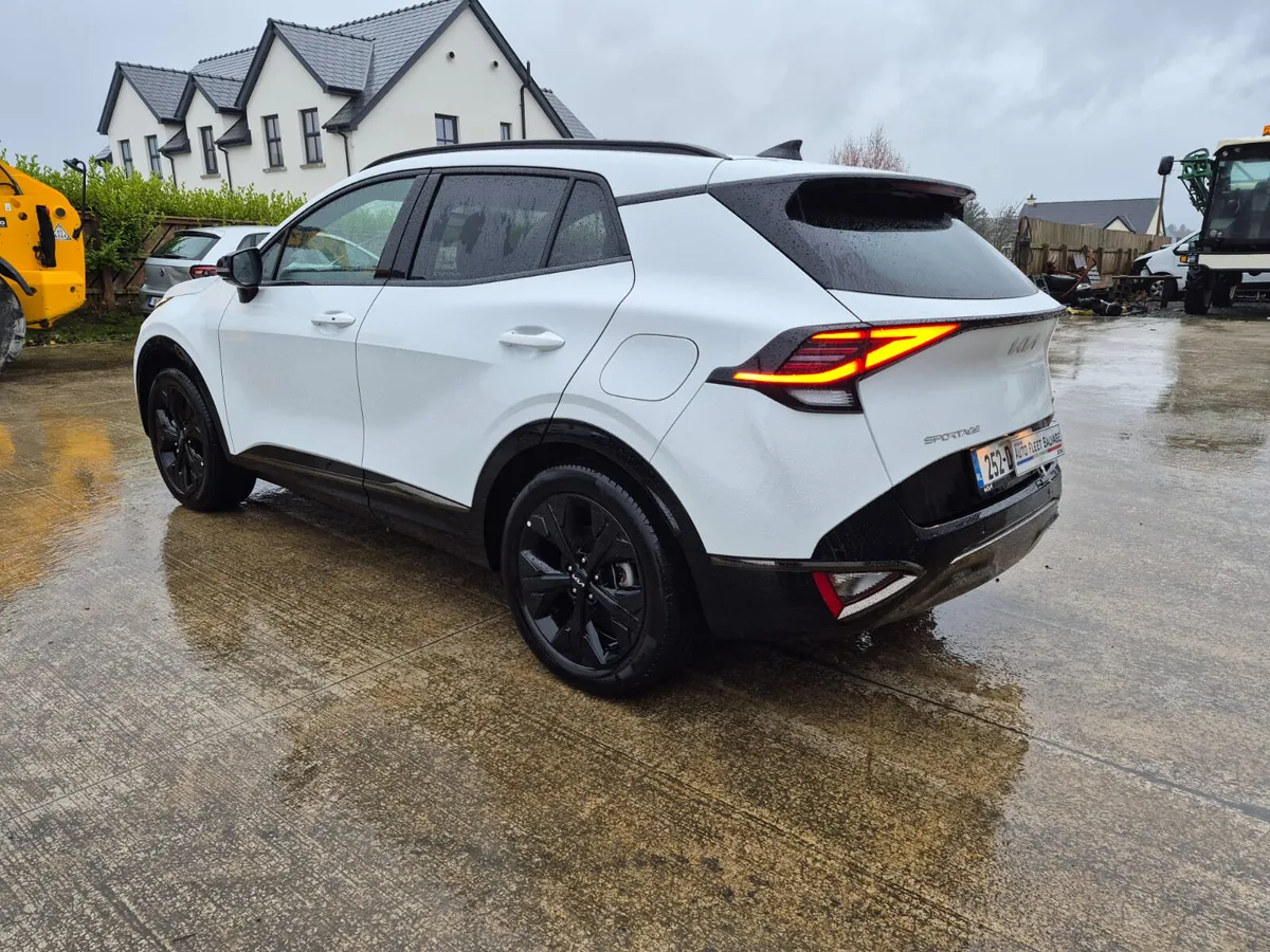 252 KIA SPORTAGE 4x4 1.6 PHEV PLUG-IN ANNIVERSARY - Image 4
