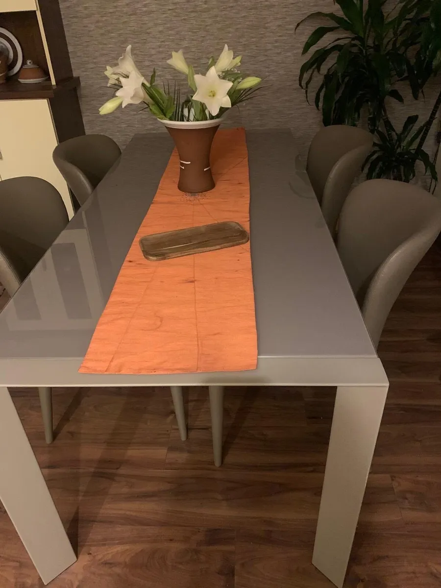 Kitchen table - Image 2