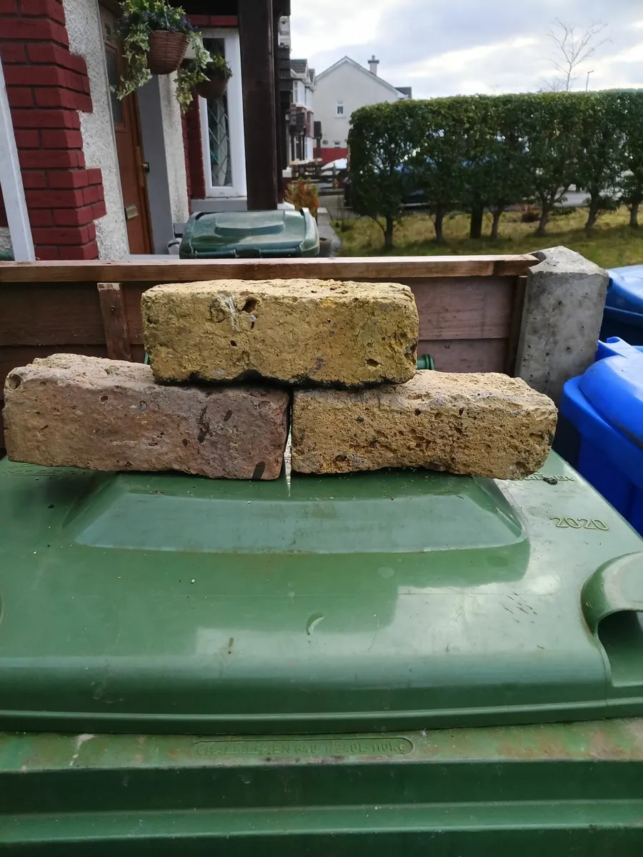 Reclaimed small yellow Bricks - Image 3