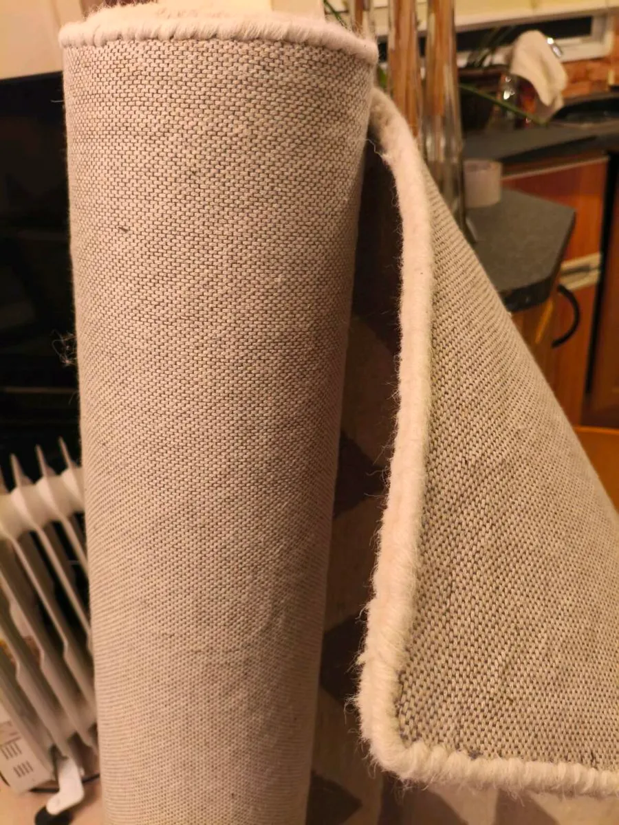 💯 wool rug like New 125 take away - Image 2