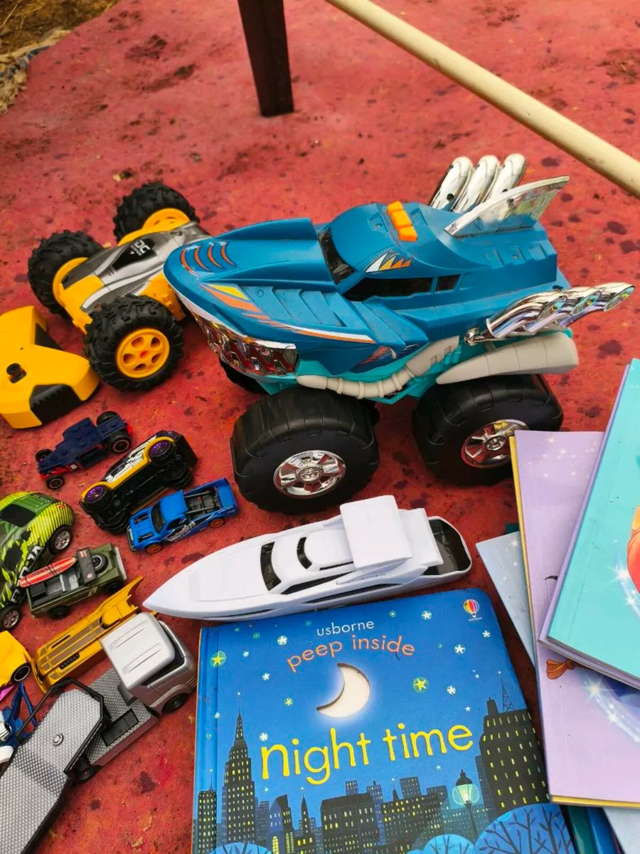 Lovely selection toys . like new,15 lot - Image 3