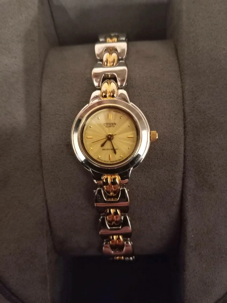 Beautiful ladies watch Citizen bracelet type - Image 1
