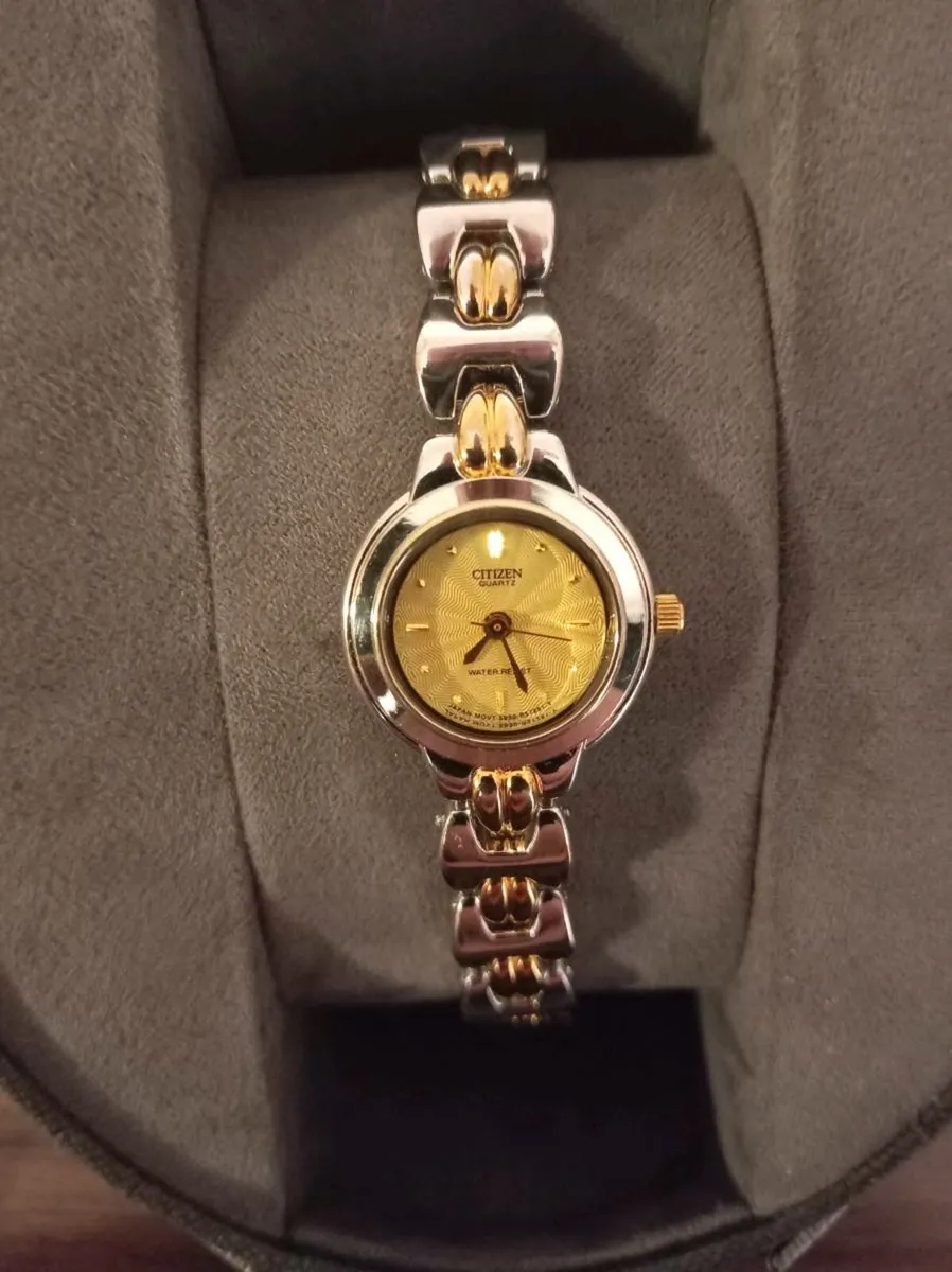 Beautiful ladies watch Citizen bracelet type - Image 3