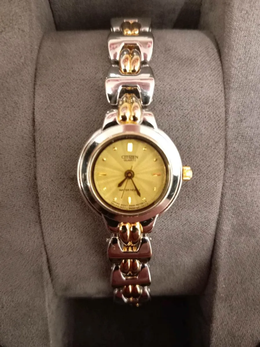 Beautiful ladies watch Citizen bracelet type - Image 4