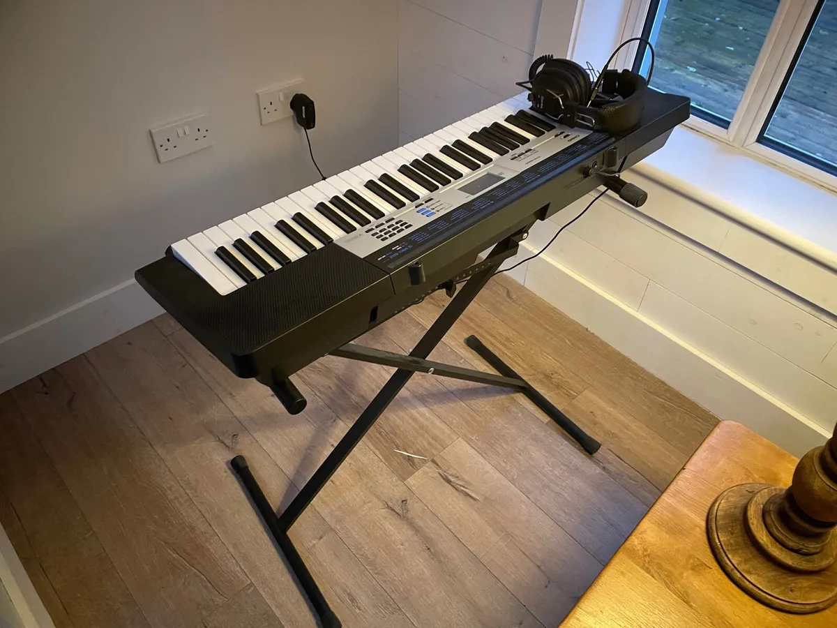Electronic Keyboard - Image 1