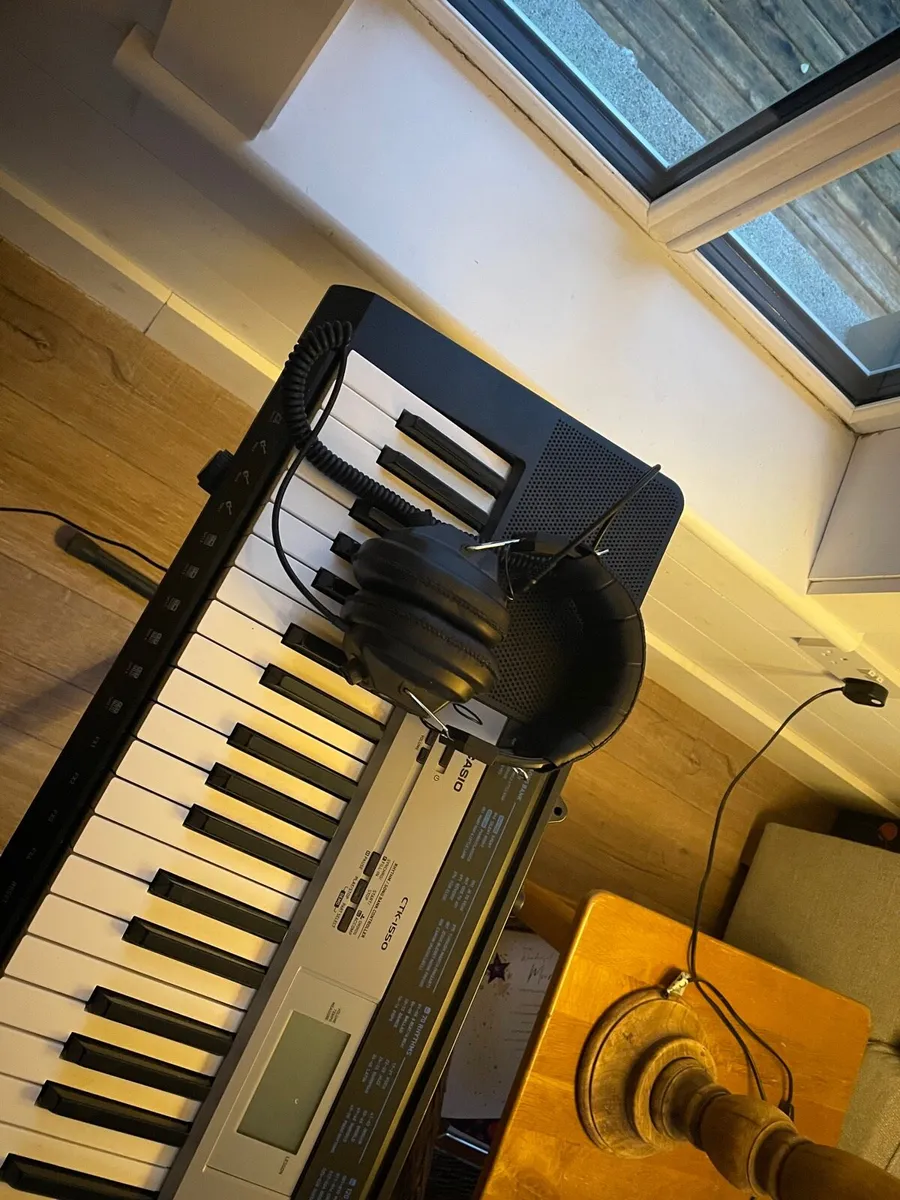 Electronic Keyboard - Image 4