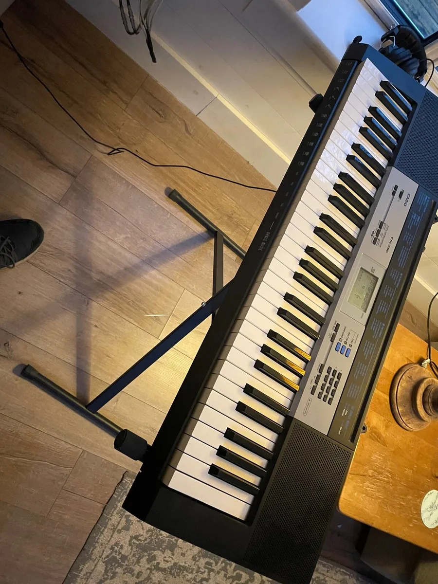 Electronic Keyboard - Image 2