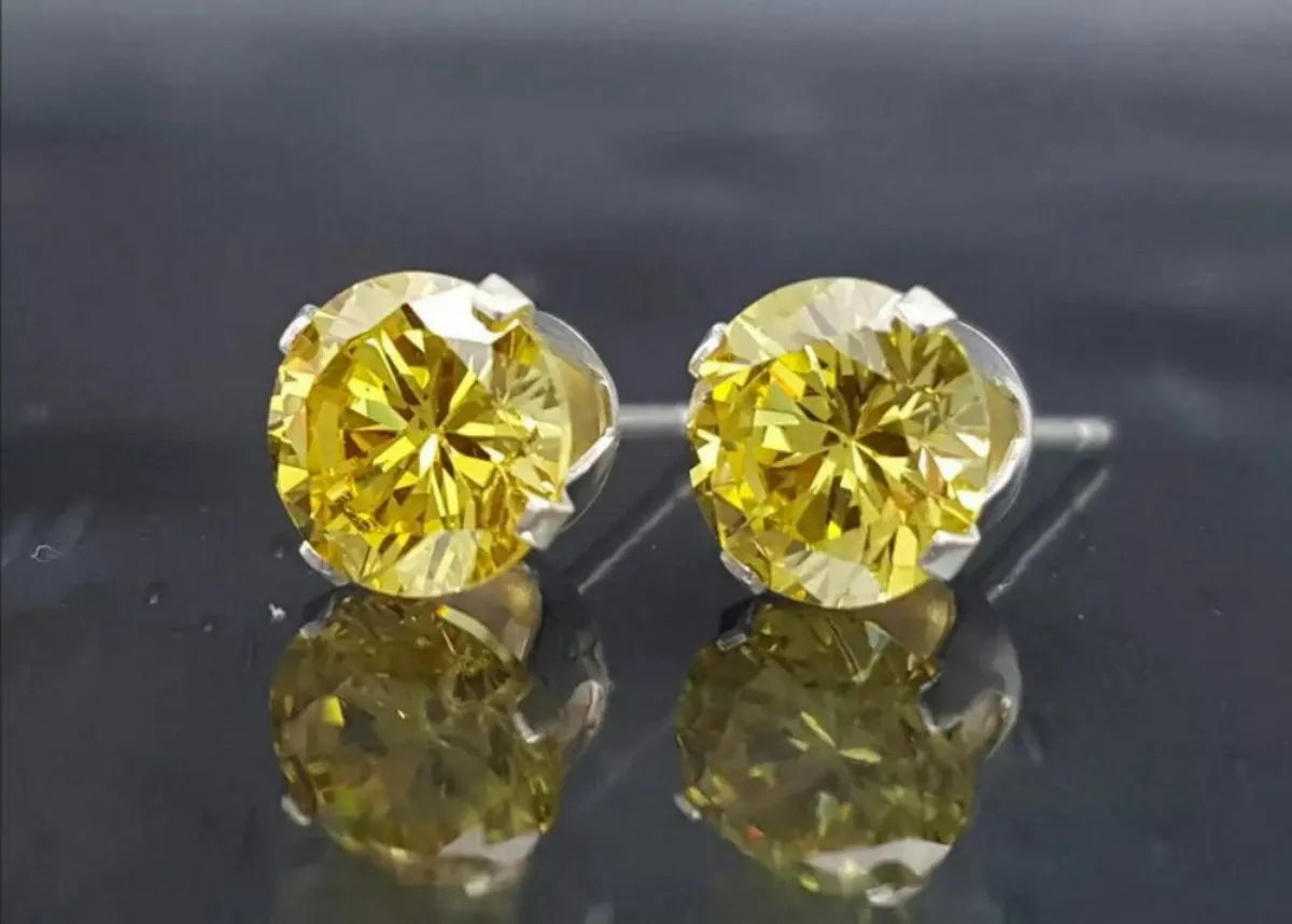 Vintage Gold 'Champagne Sapphire' Solitaires - Image 1