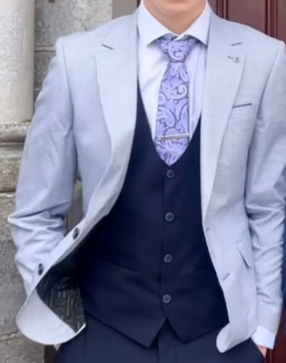 Mans 3 piece suit - Image 1