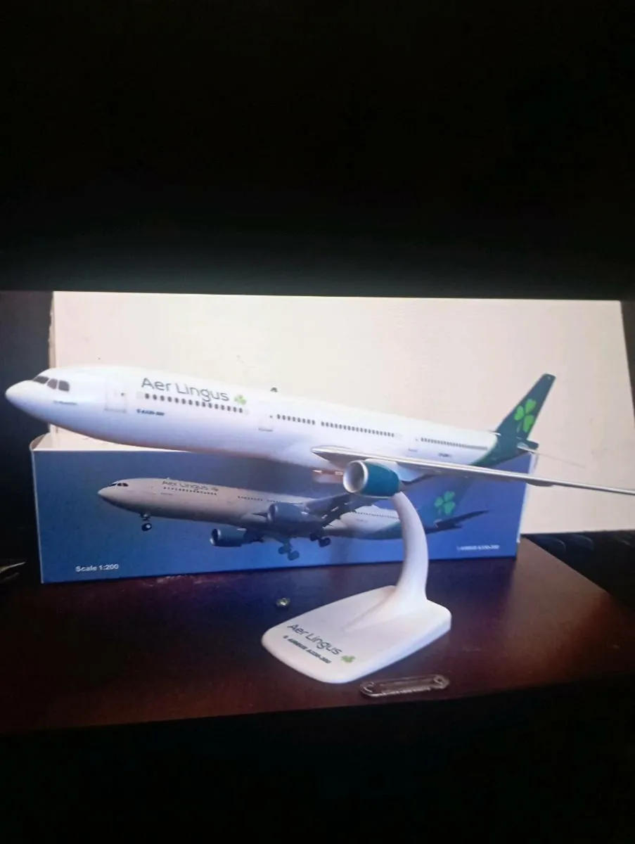 AIR LINGUS EI-EIM A330-300 DIE CAST SCALE 1/200 - Image 2