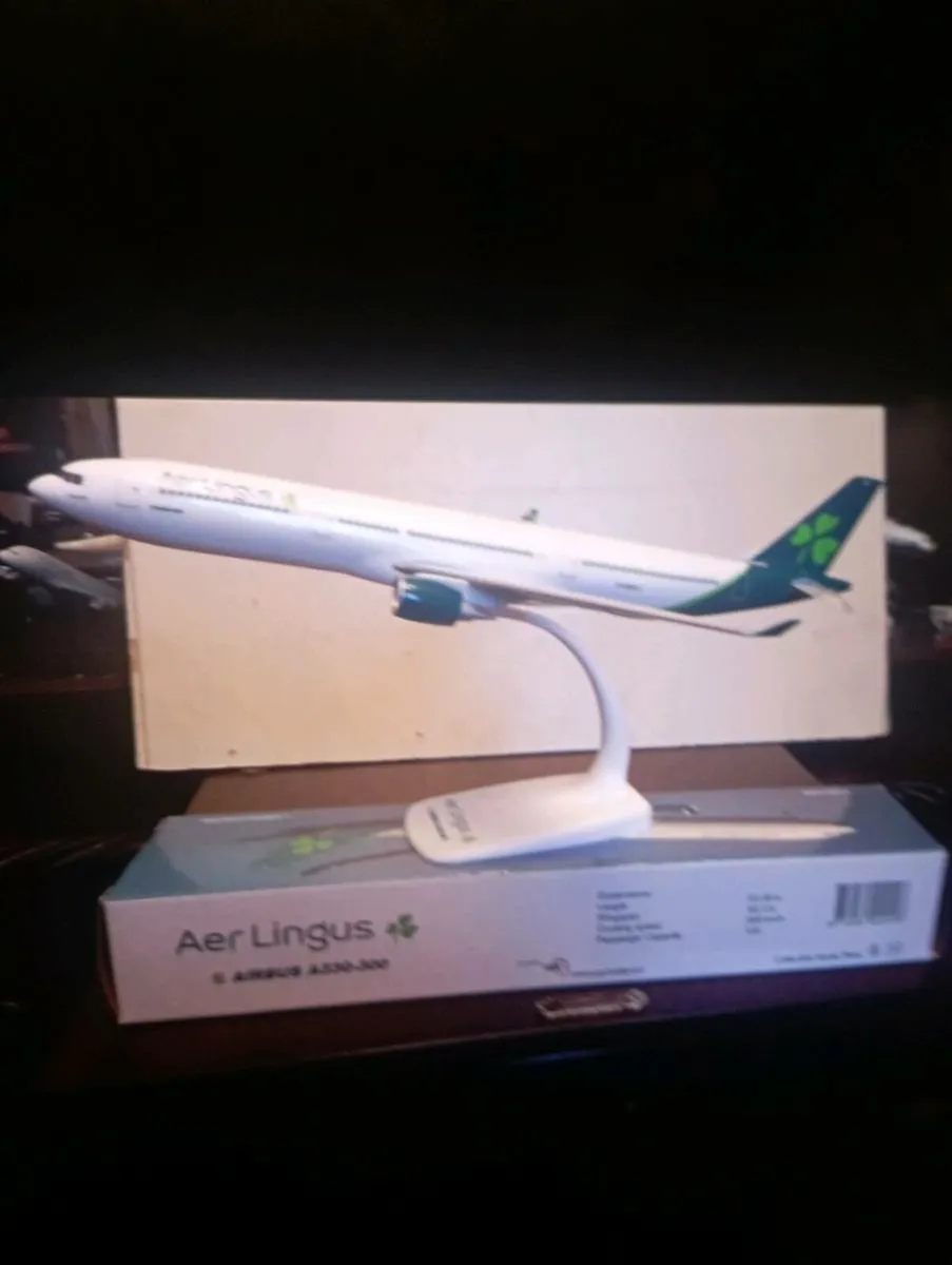 AIR LINGUS EI-EIM A330-300 DIE CAST SCALE 1/200 - Image 3