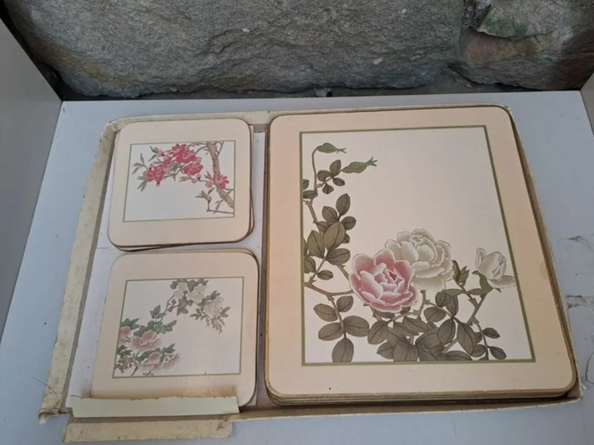 4 Placemats and 4 coasters - Image 1