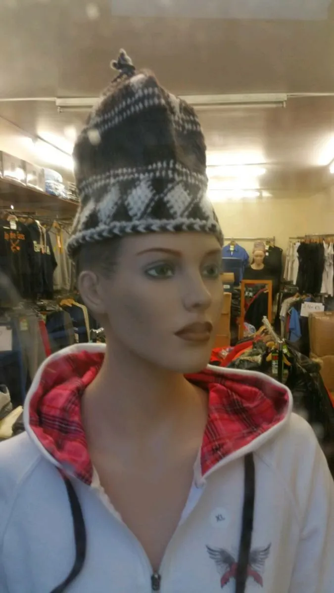 Hand made wool hats - Image 4