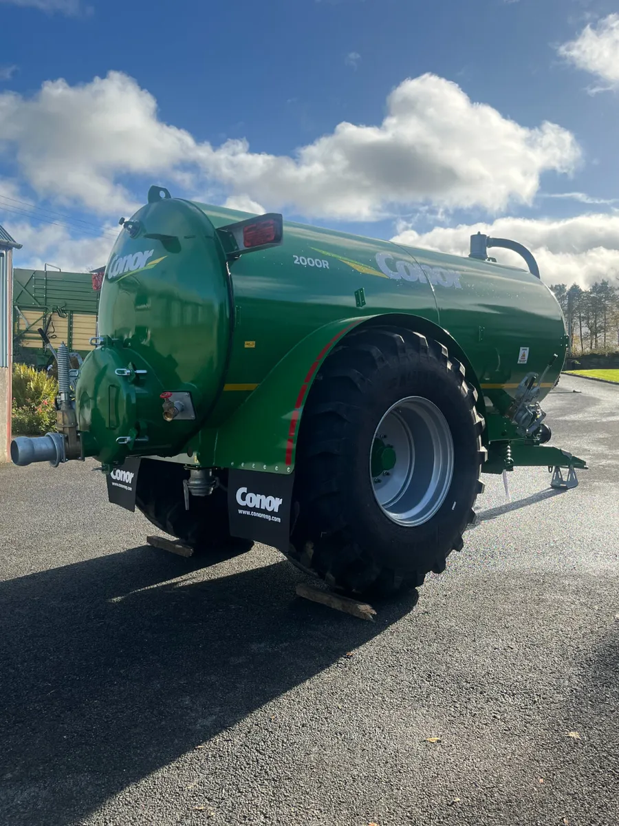 New 2000 Gallon Fully Recessed Conor Tanker - Image 4