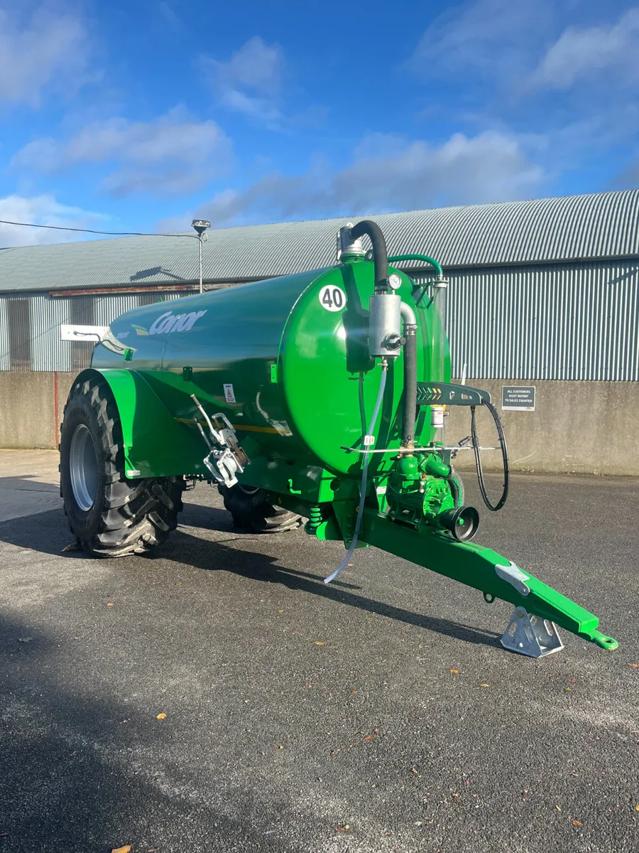 New 2000 Gallon Fully Recessed Conor Tanker - Image 2