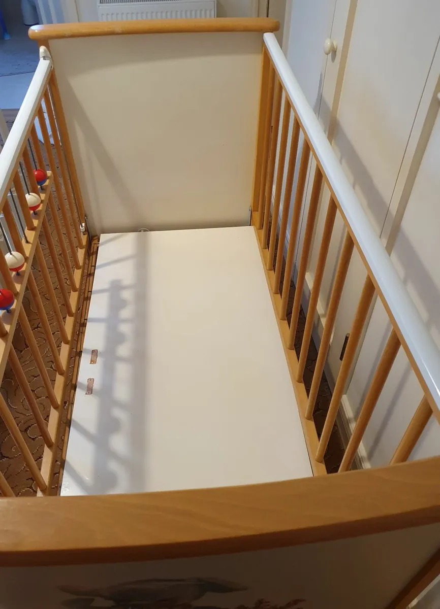 babies cot - Image 1