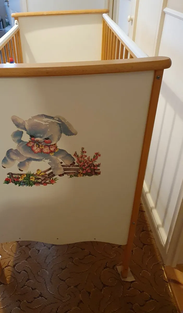 babies cot - Image 2