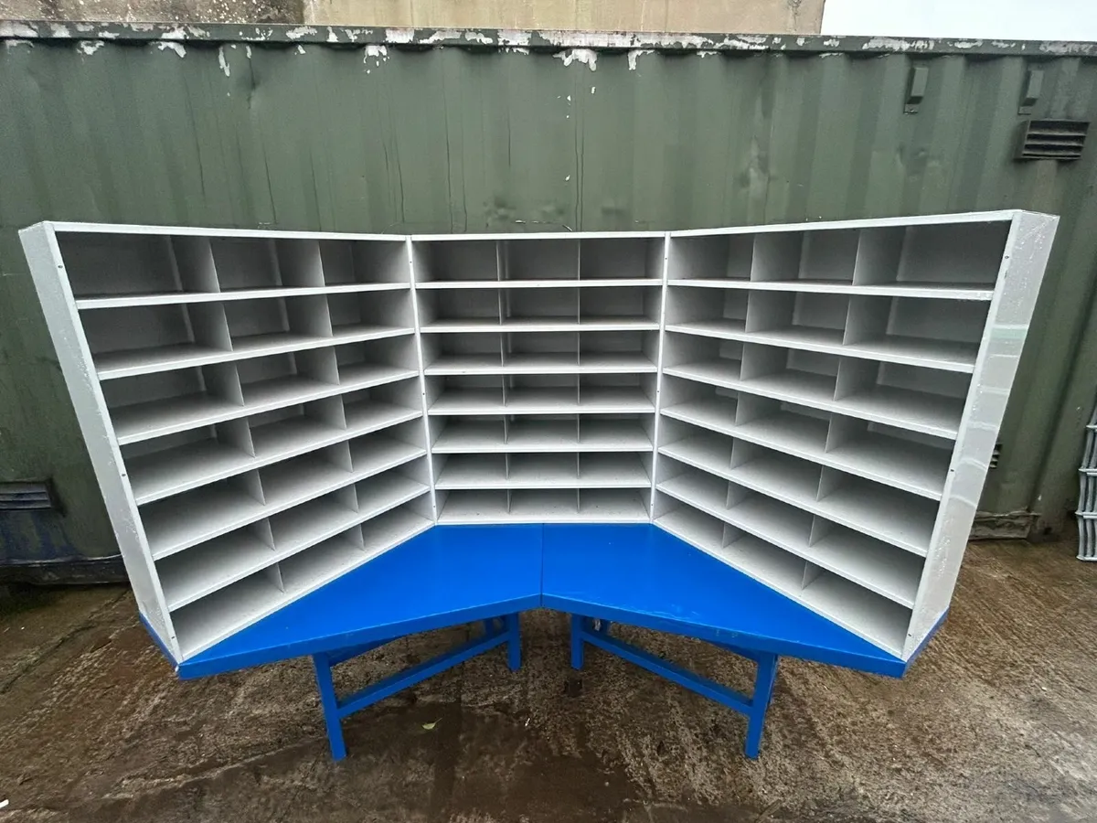 Heavy duty workbench with dividers - Image 2