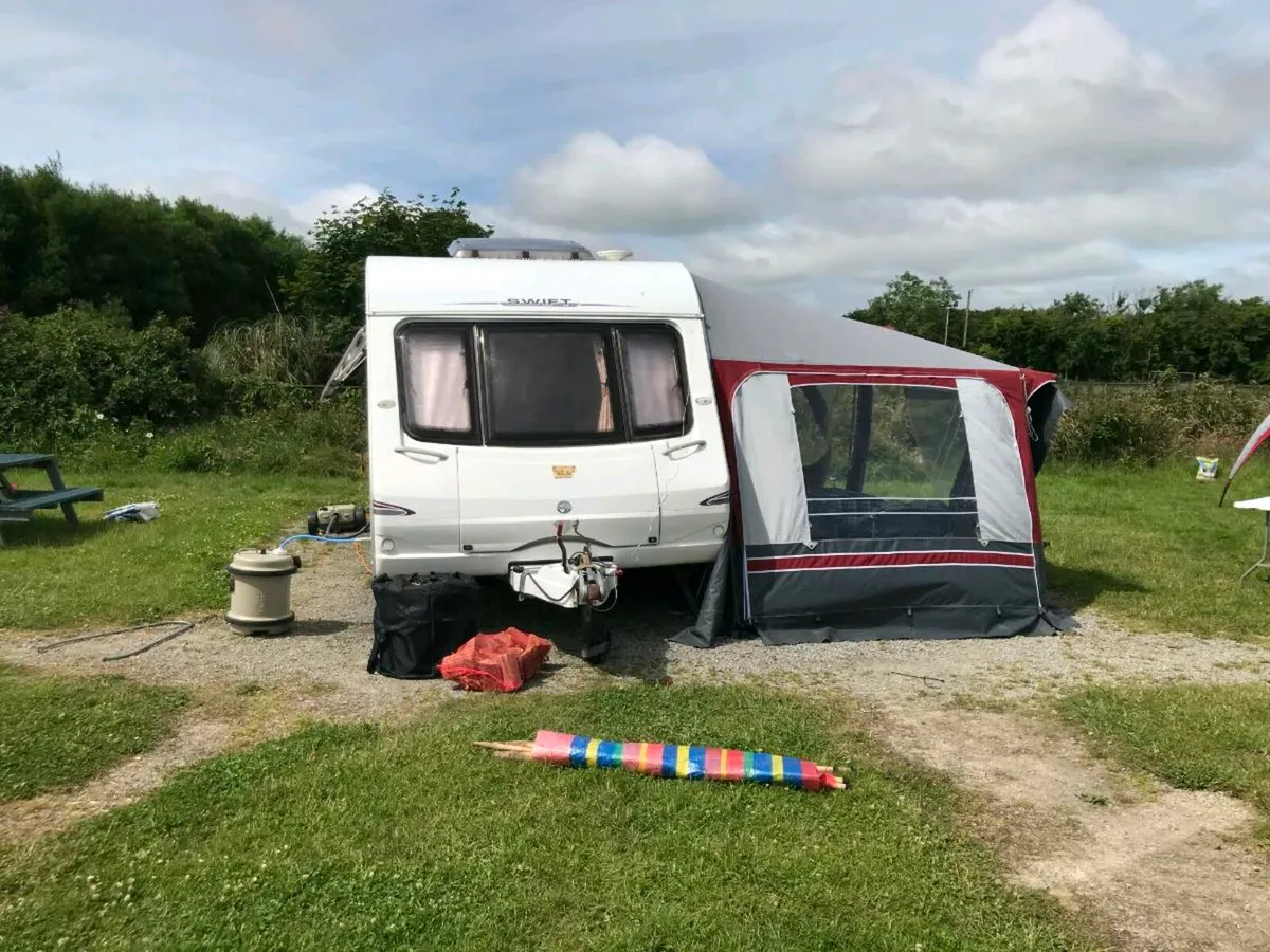 2005 Swift Charisma 590 | 6-Berth Family Caravan + - Image 1