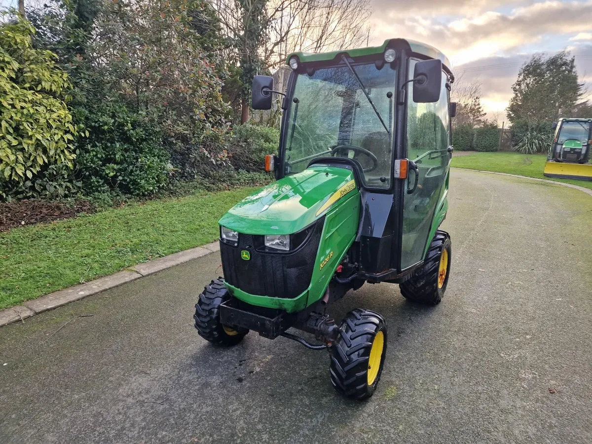 John Deere 1026r Compact Tractor - Image 2
