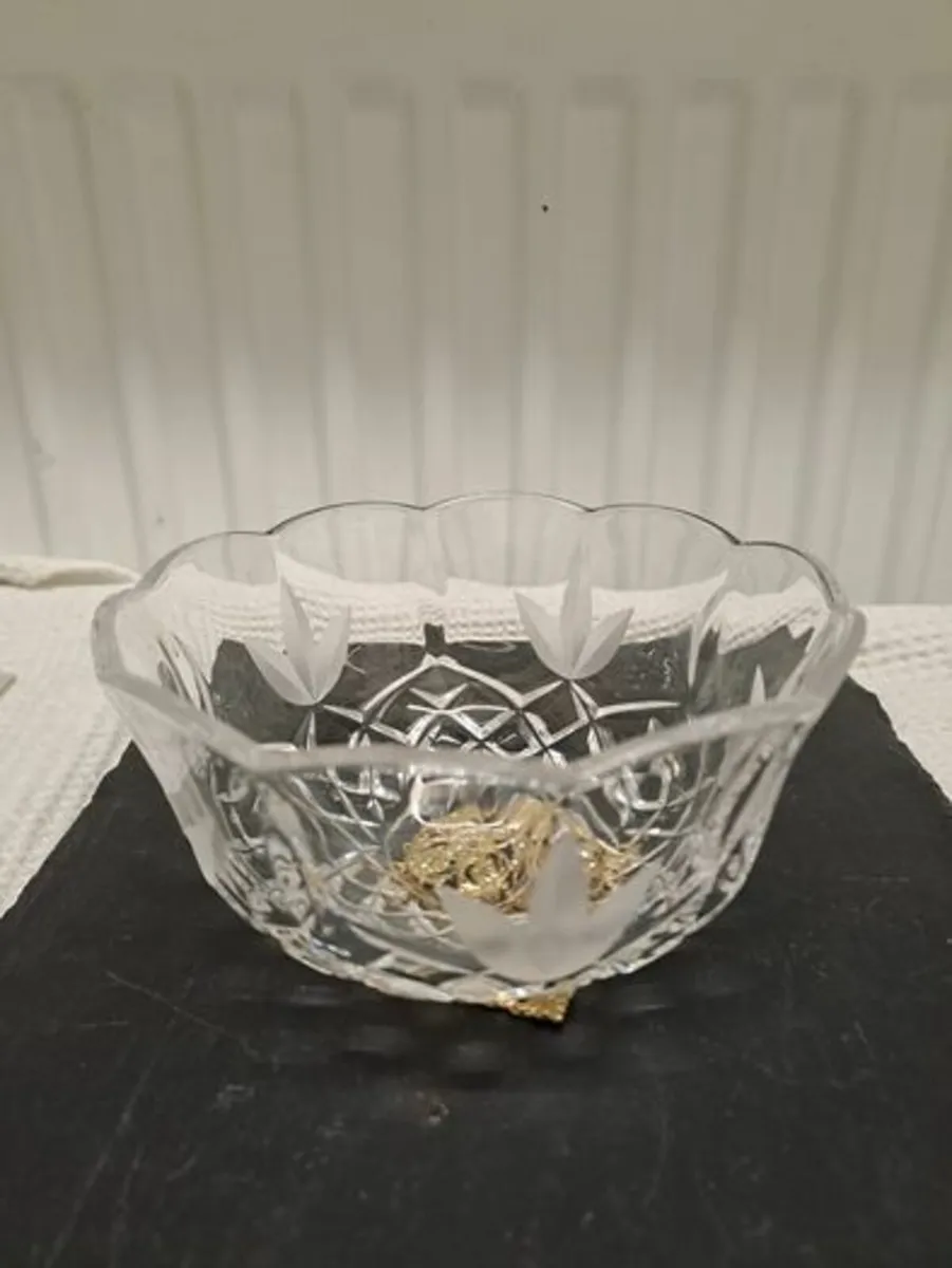 1980s Vintage Cut Crystal Bowl with Gilt Base - Image 1