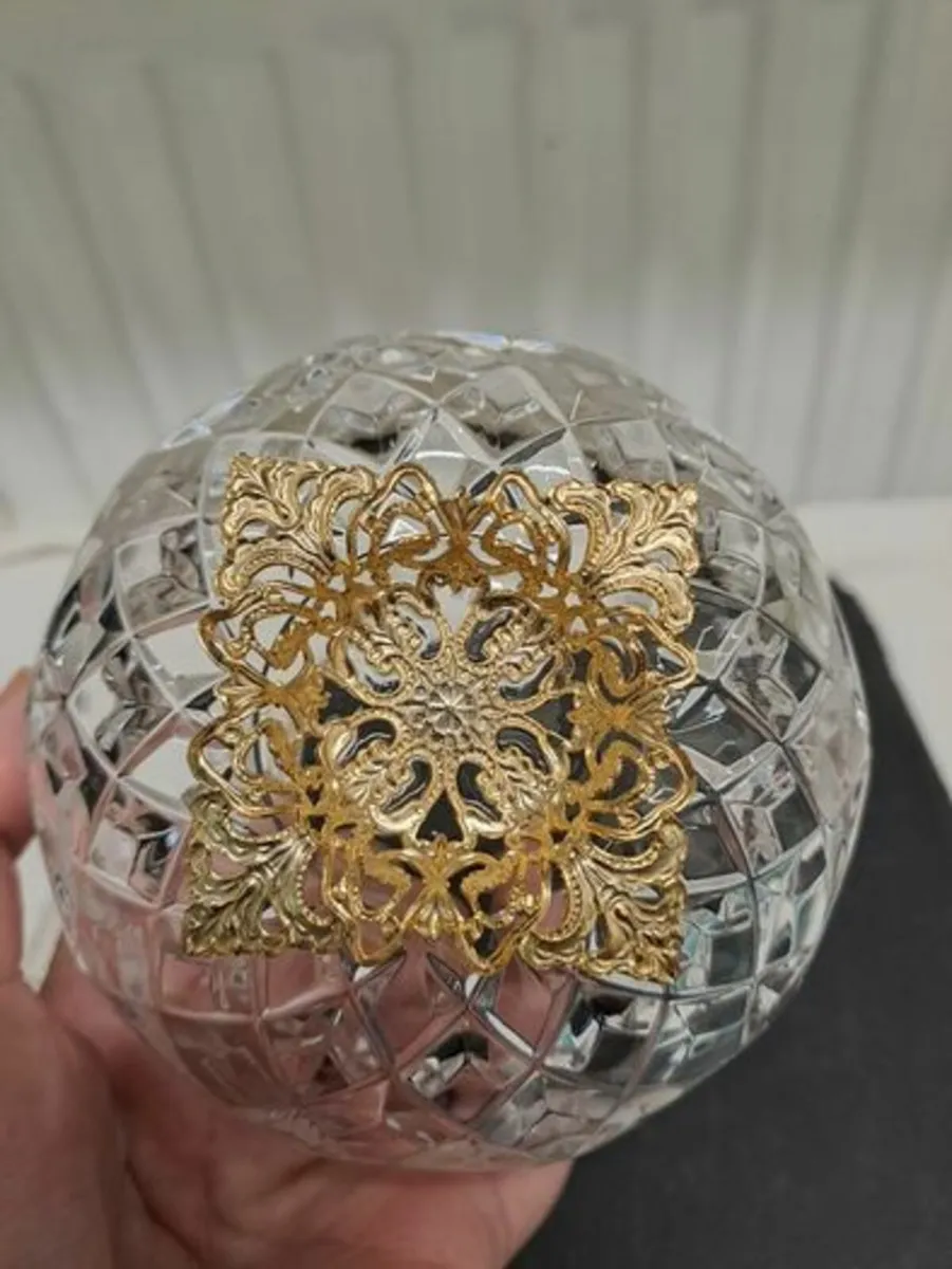 1980s Vintage Cut Crystal Bowl with Gilt Base - Image 4