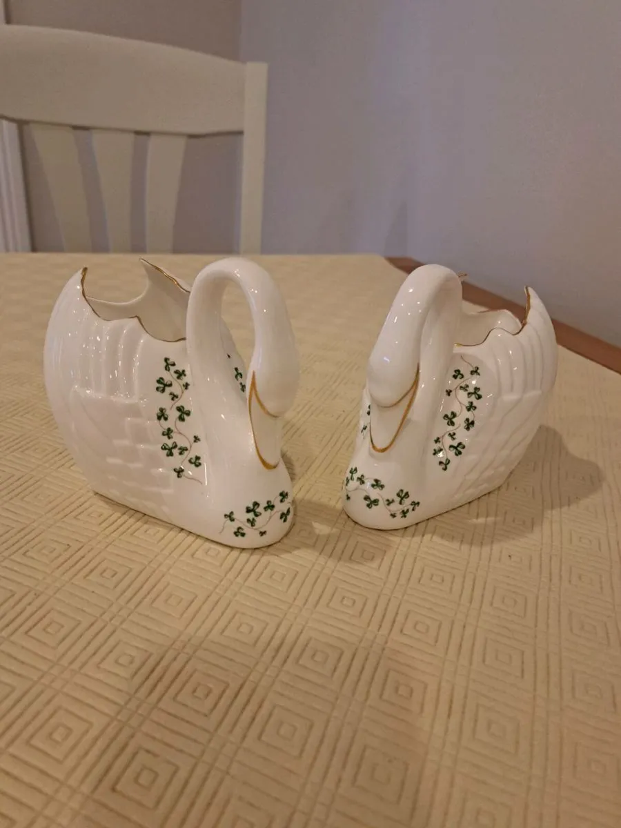 Royal Tara Smamrock Swans - Image 1