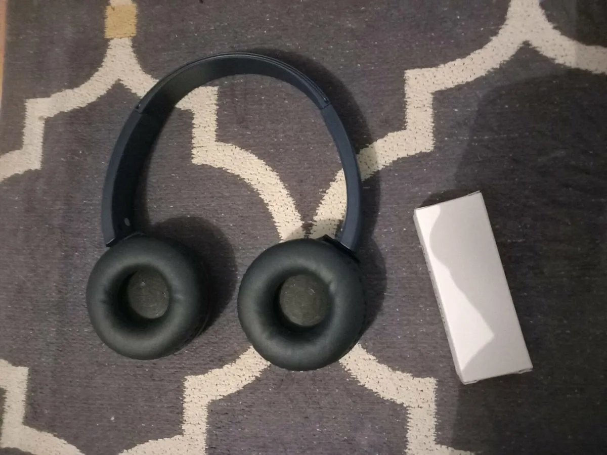 Sony WH-CH520 headphones - Image 1