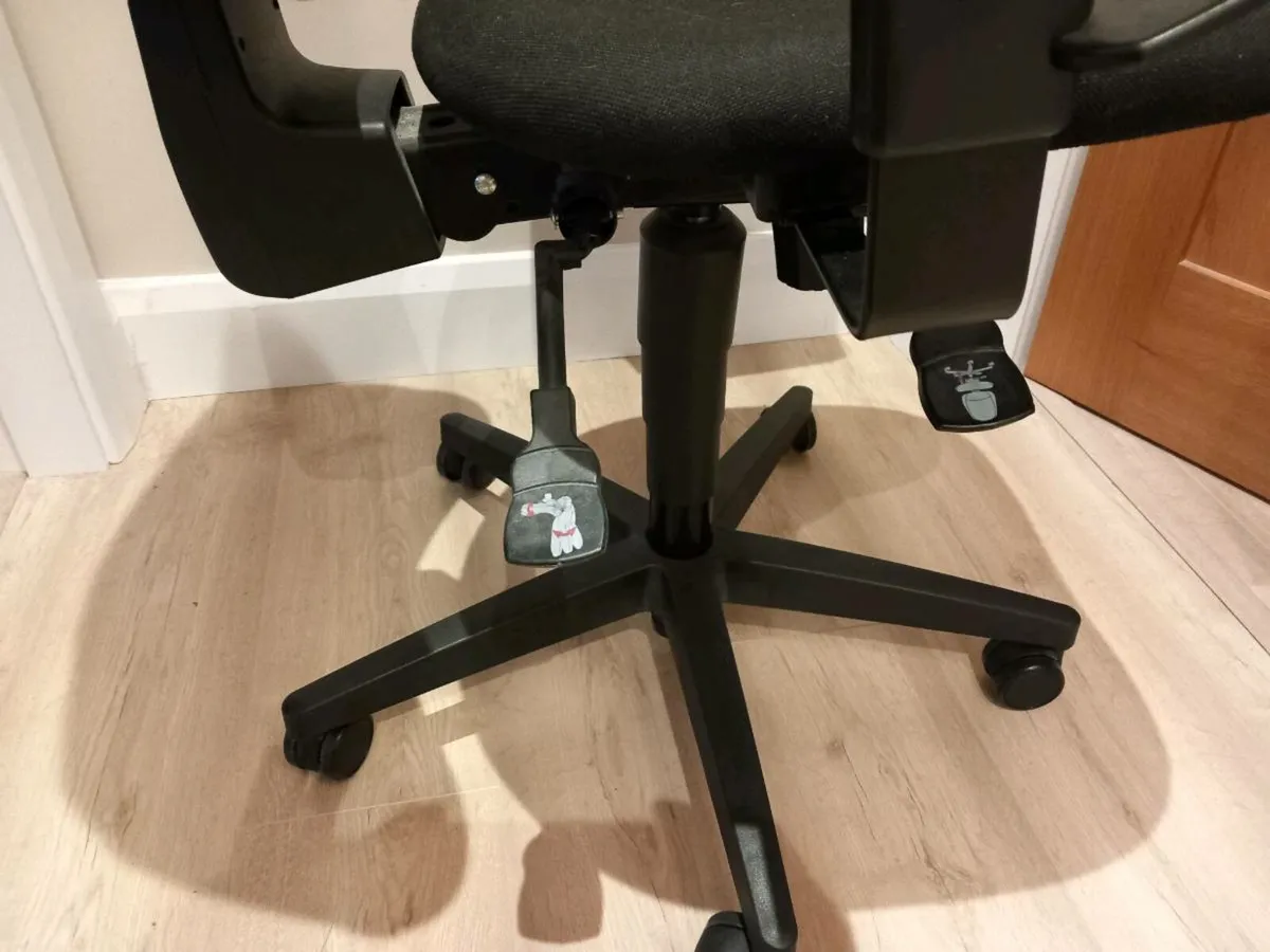 Ergonomic office chair - Image 2