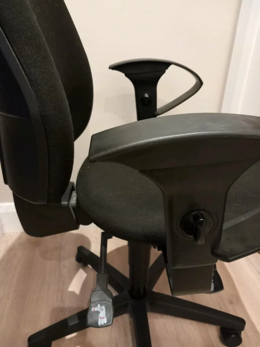 Ergonomic office chair - Image 3