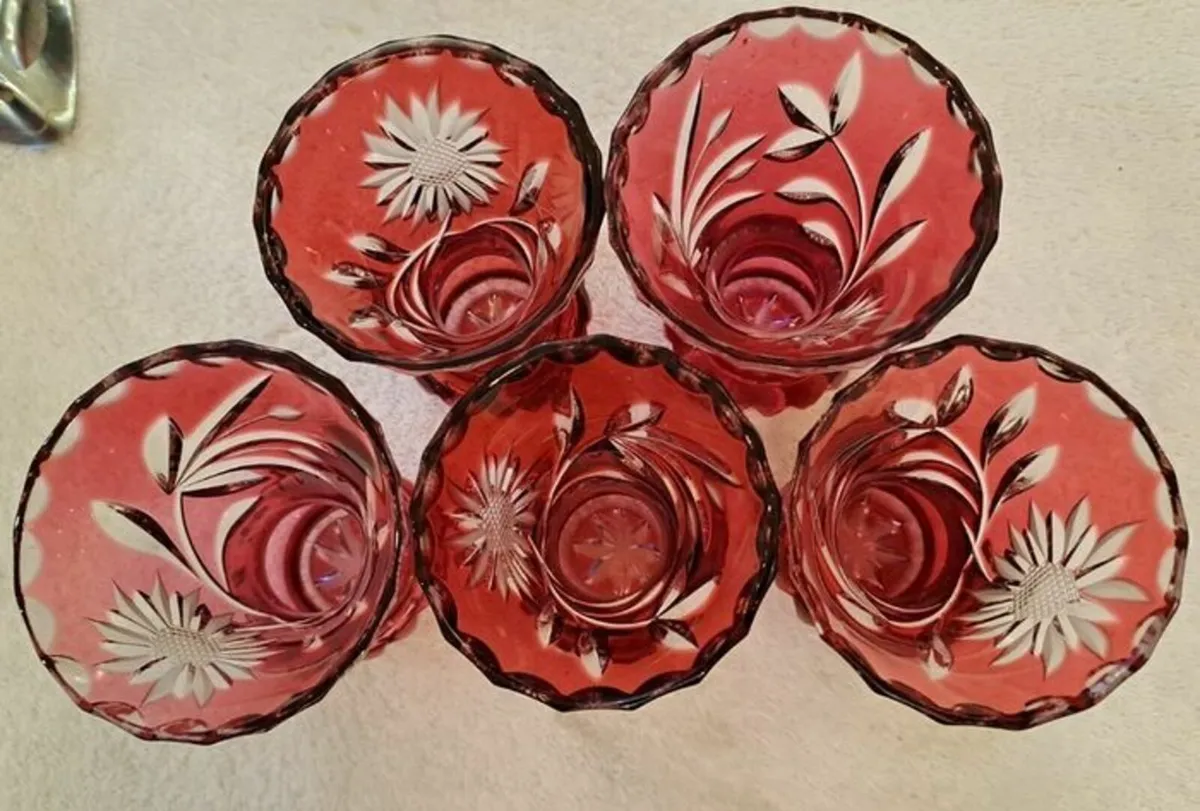 Vintage ruby red crystal bud vase - Image 3