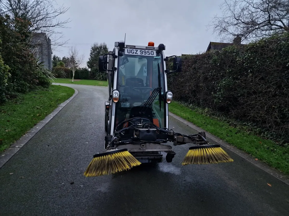 2021 Holder X45i Road Sweeper Roadsweeper - Image 3