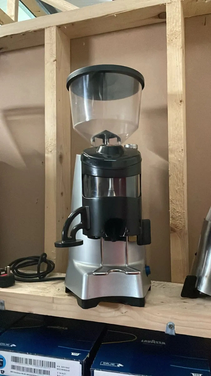 Coffee Machine 3 groups + Grinder - Image 4