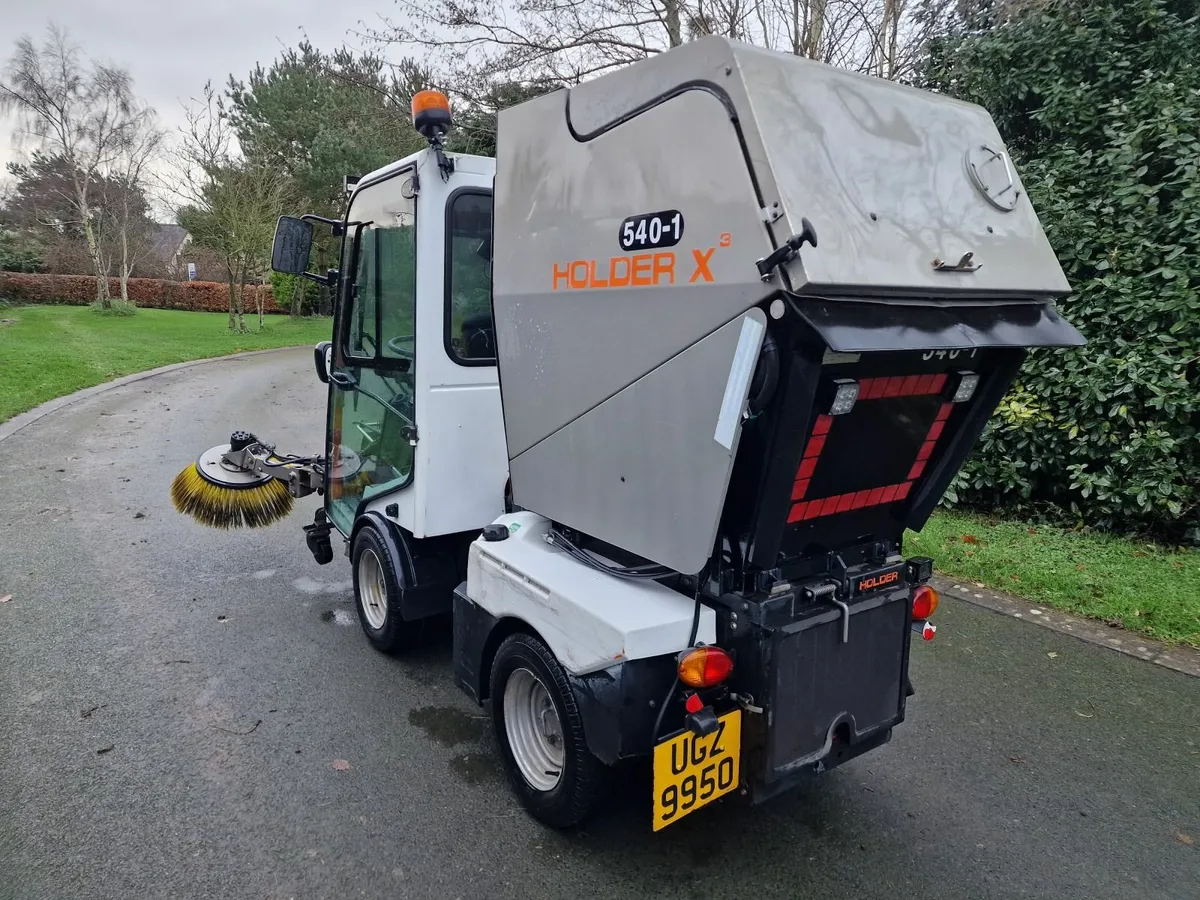 2021 Holder X45i Road Sweeper Roadsweeper - Image 4