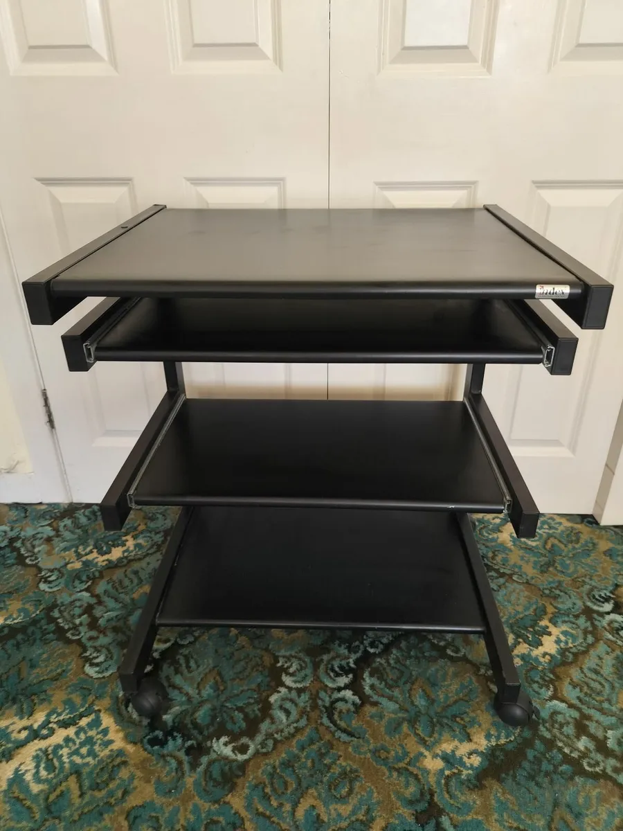 Computer table - Image 1