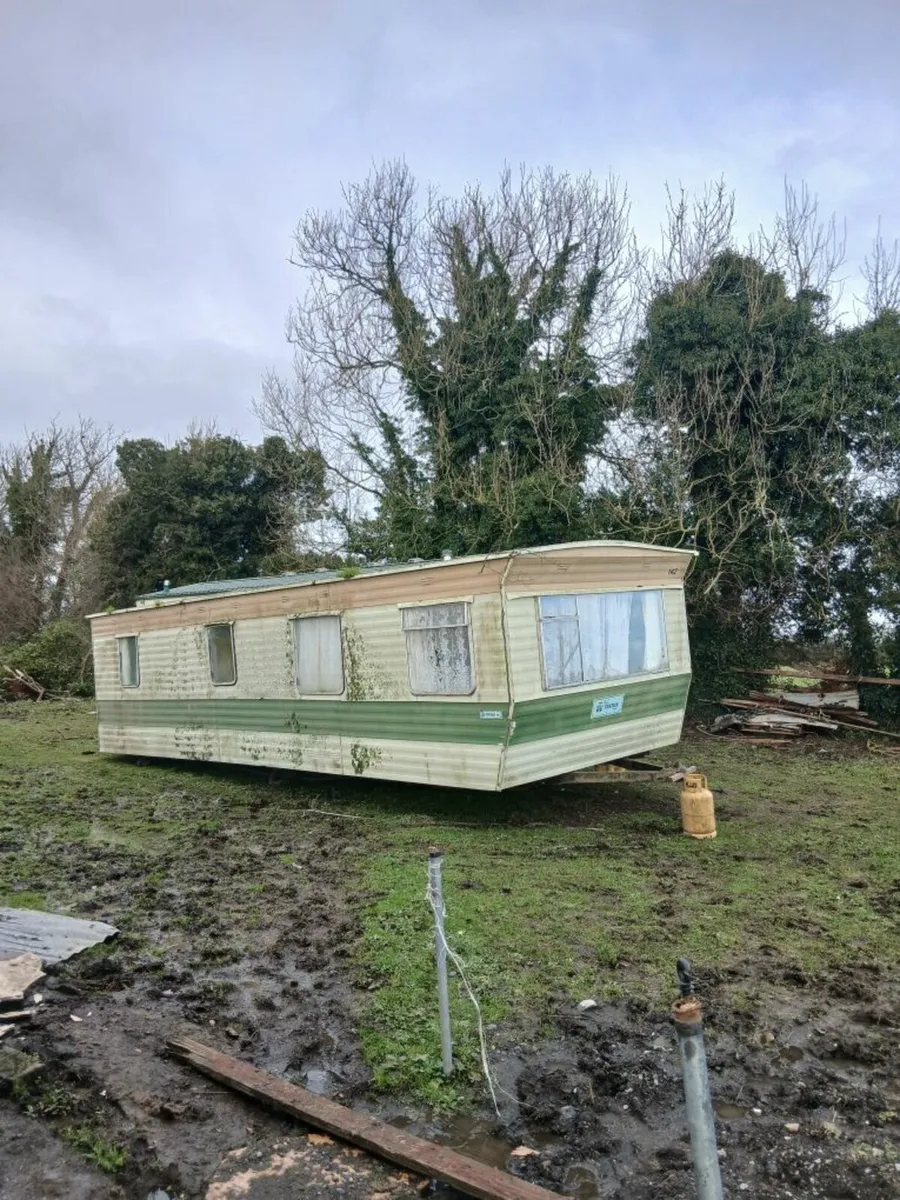 Old mobile home Free to take