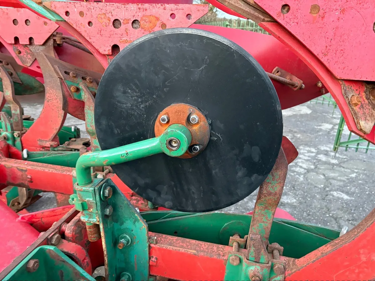 Kverneland 4 Furrow Rev. Plough - Image 4