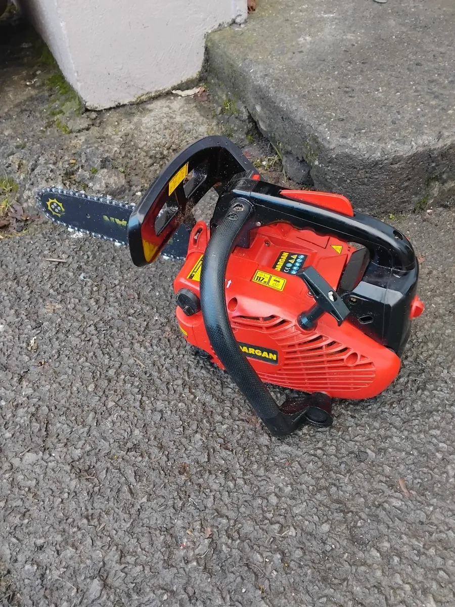 3 hand chainsaw only used 2 times like new - Image 1