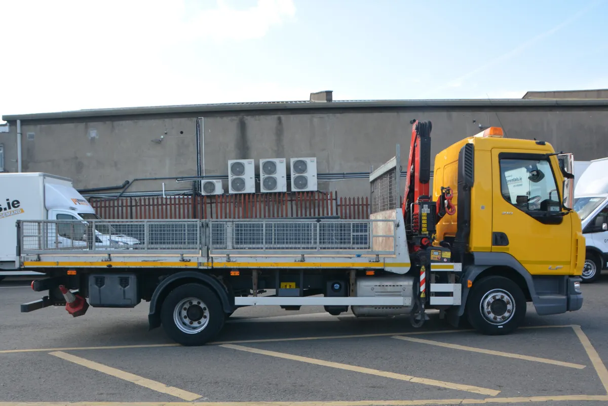 DAF 12T with Fassi Remote Crane - Image 4