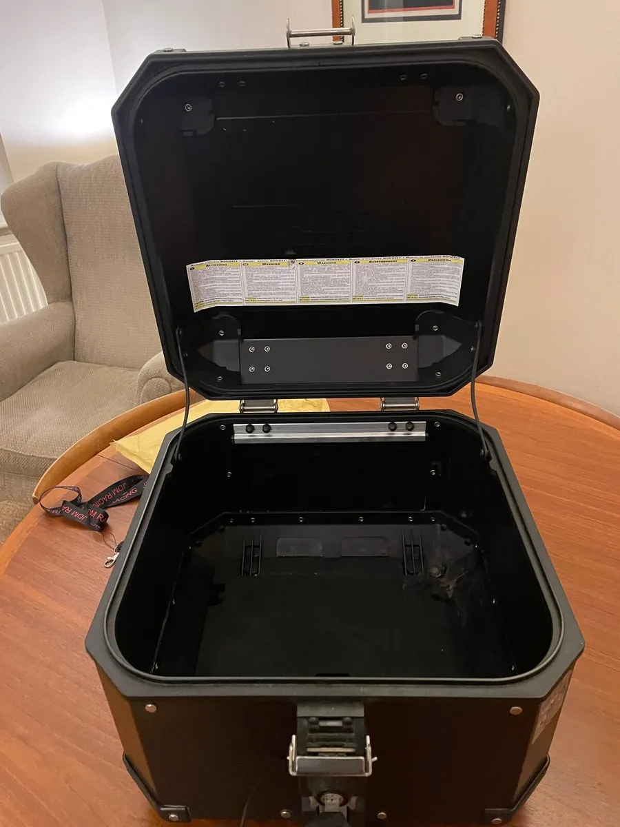 GIVI Trekker Outback Top box - Image 4