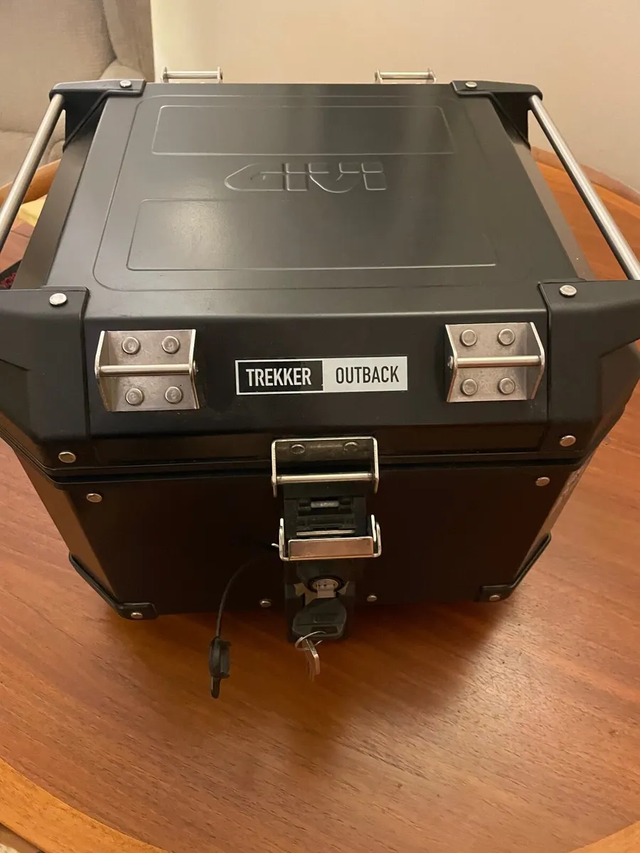 GIVI Trekker Outback Top box - Image 3