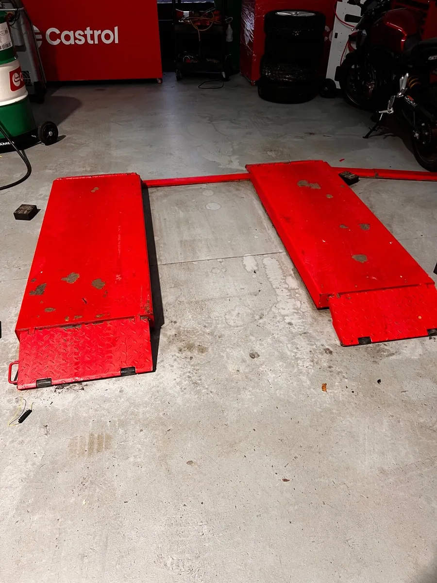 Redmount 3 Tonne Full Rise Scissor lift - Image 2