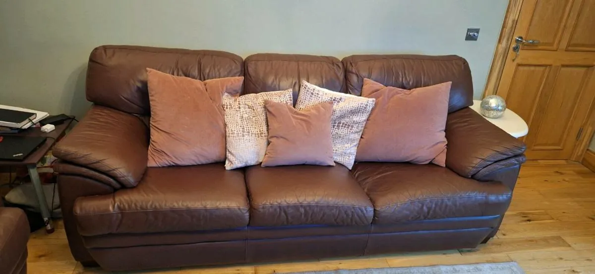 Leather couch suite - Image 1