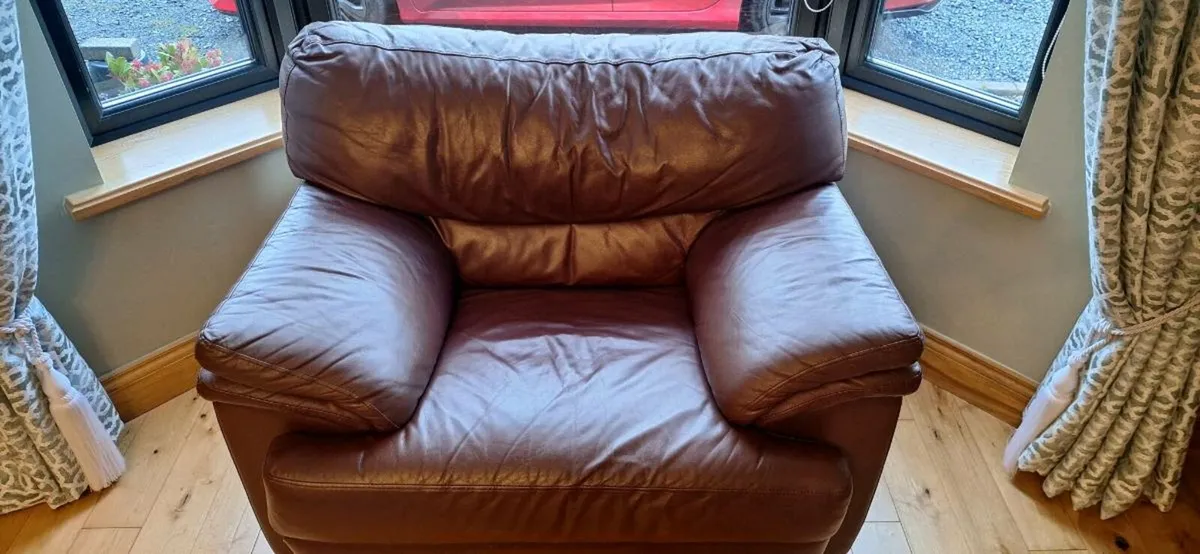 Leather couch suite - Image 2