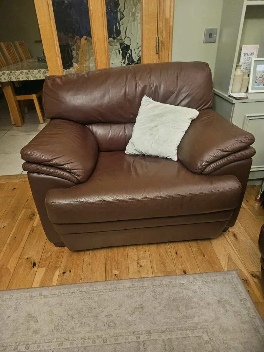Leather couch suite - Image 3
